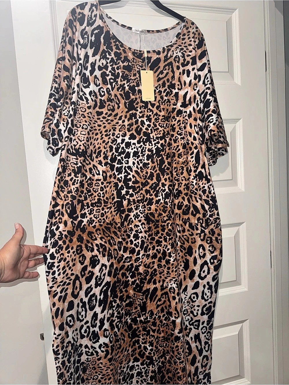 Ekouaer Leopard Print Maxi Lounge Gown. NWT